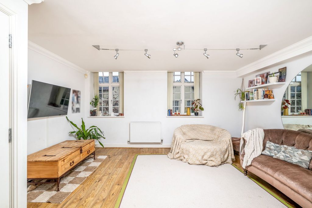 Property photo 3 of 27