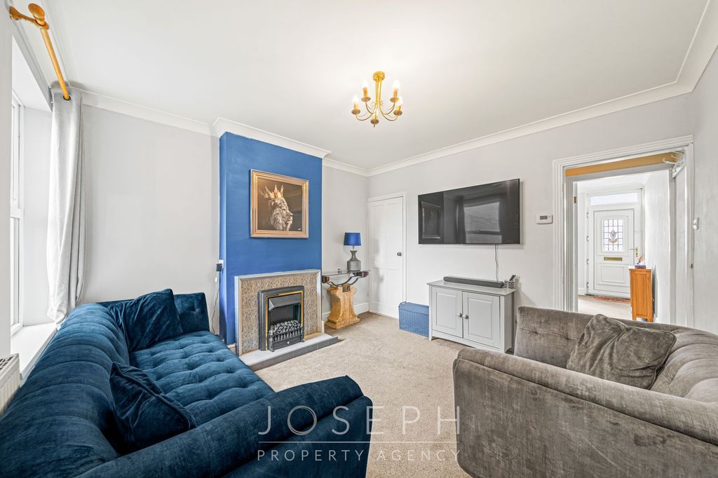 Property photo 3 of 12