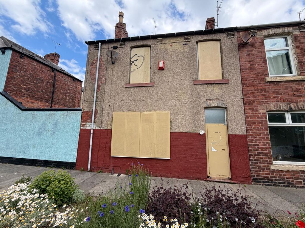 Property photo 1 of 4 Front