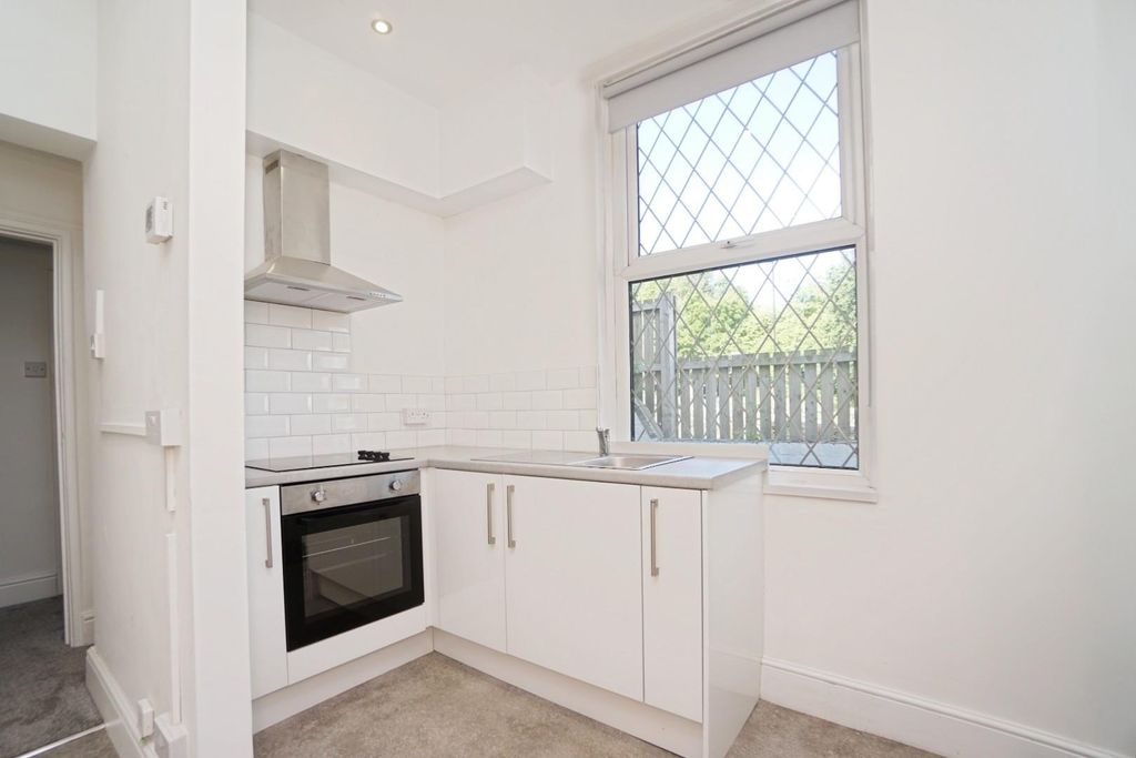 Property photo 1 of 17 Kitchen