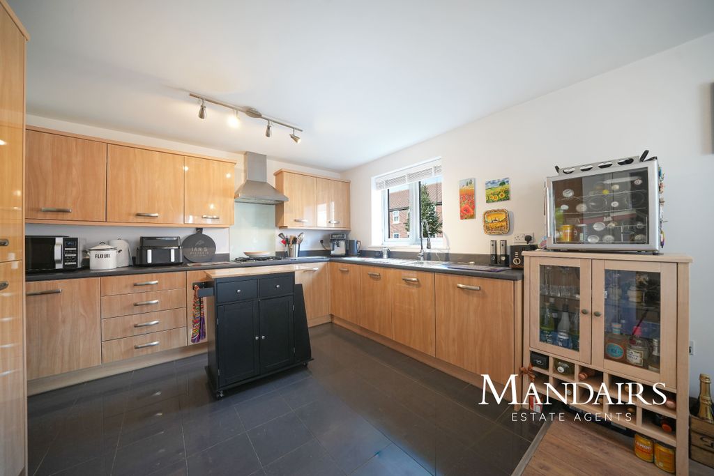Property photo 1 of 42