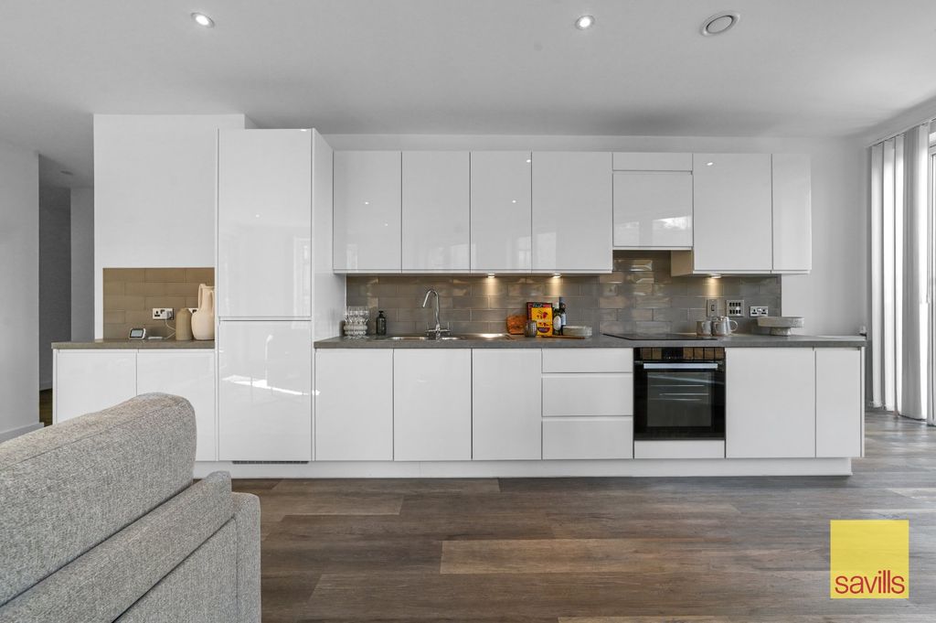 Property photo 3 of 11 Kitchen