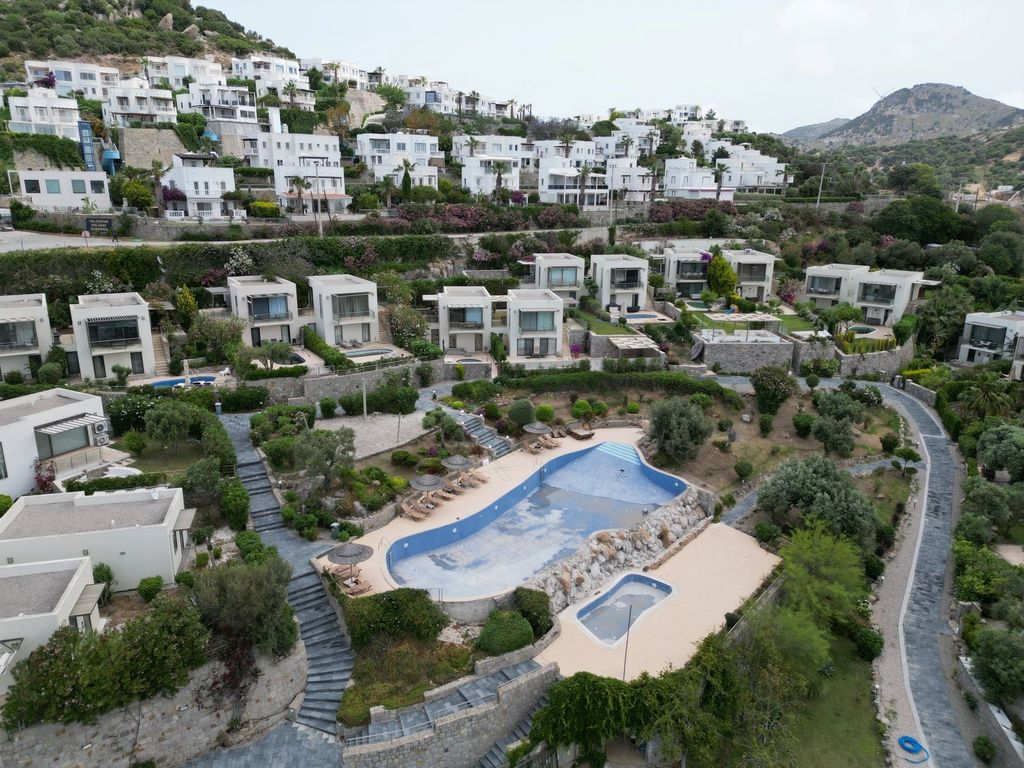 Property photo 3 of 23 Award-Winning Bodrum Property For Sale In Yalikavak - Complex With Infinity Pool And Sports Courts