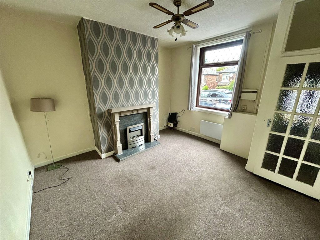 Property photo 2 of 10 Living Room