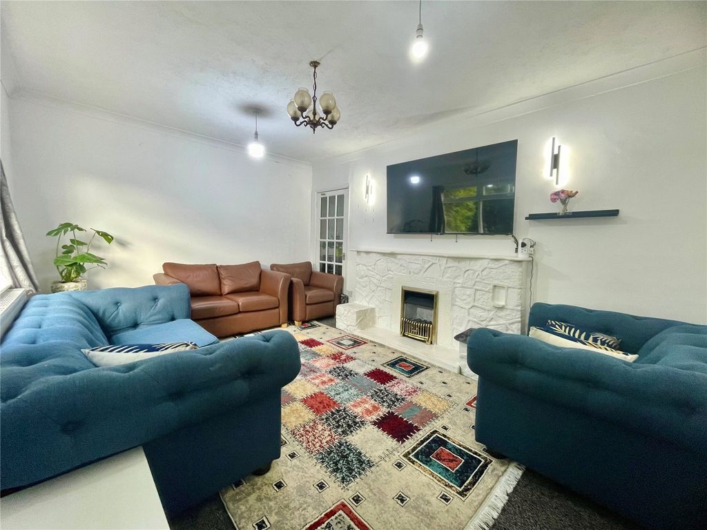 Property photo 2 of 20 Lounge