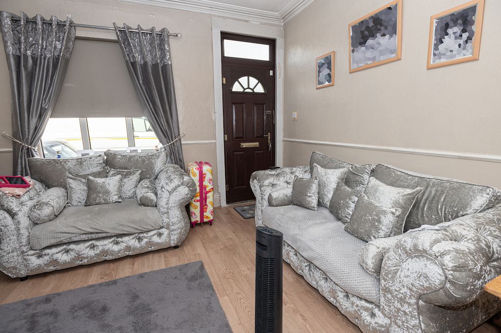Property photo 3 of 18