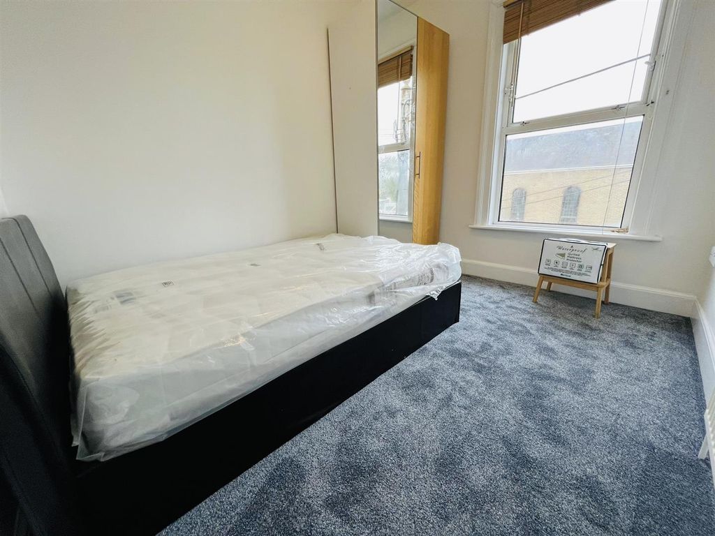 Property photo 3 of 16 7Fc70249-9251-472E-8418-5E0721c1Caf5.Jpeg