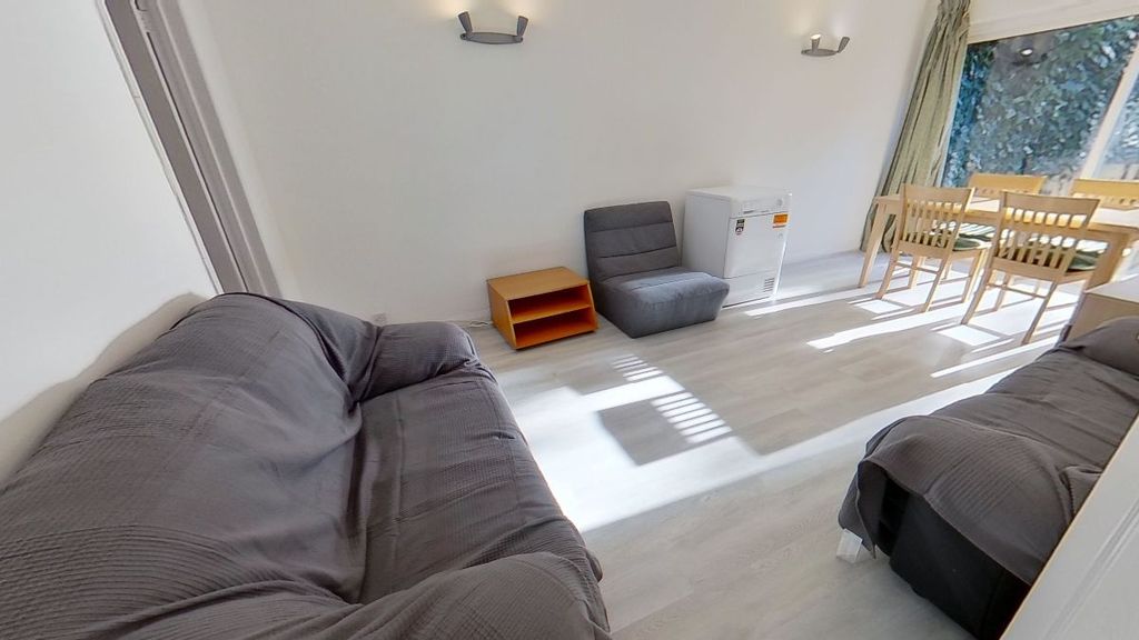 Property photo 2 of 36