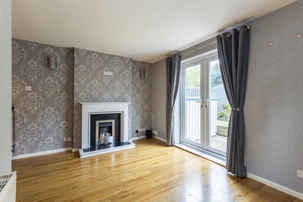 Property photo 2 of 10 Living Room