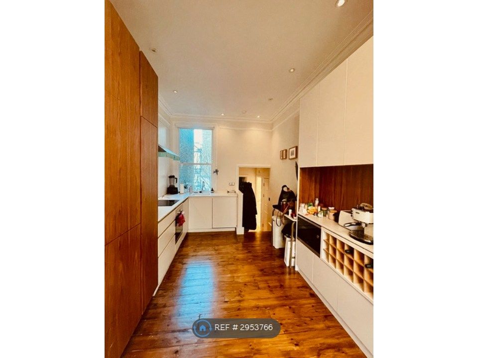 Property photo 3 of 6 Kitchen
