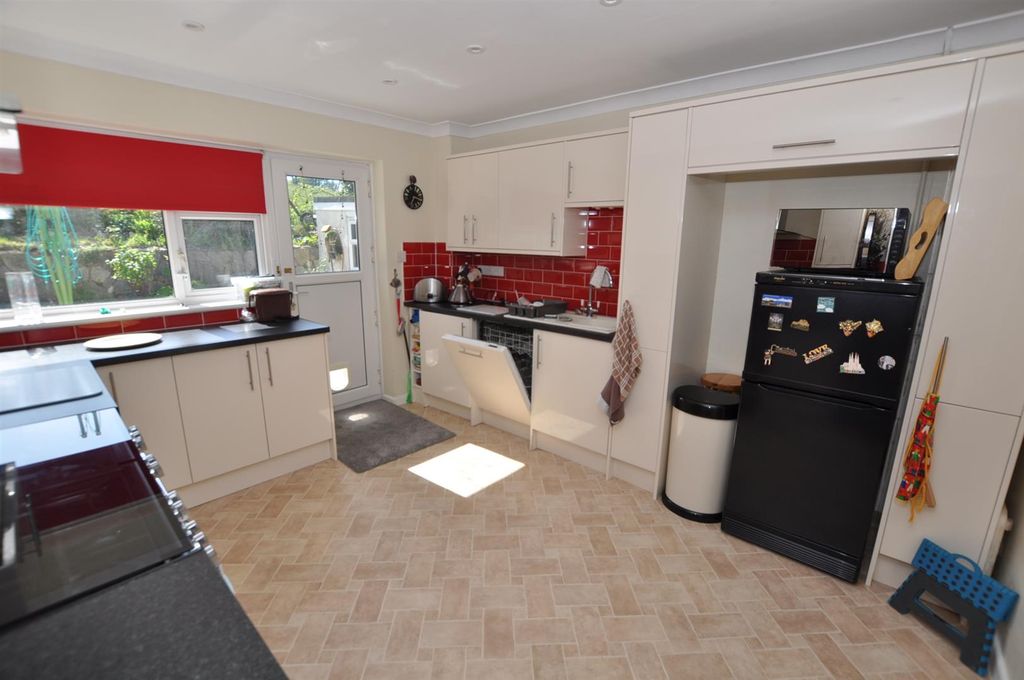 Property photo 3 of 16 Kitchen