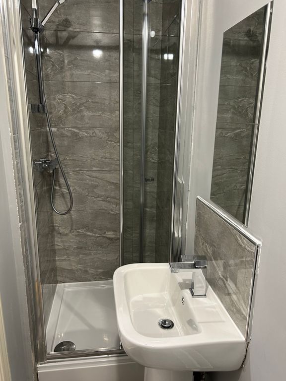 Property photo 3 of 11 Shower