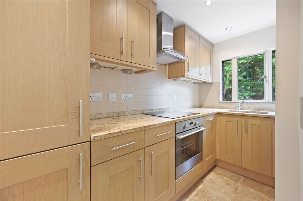Property photo 3 of 11 Kitchen