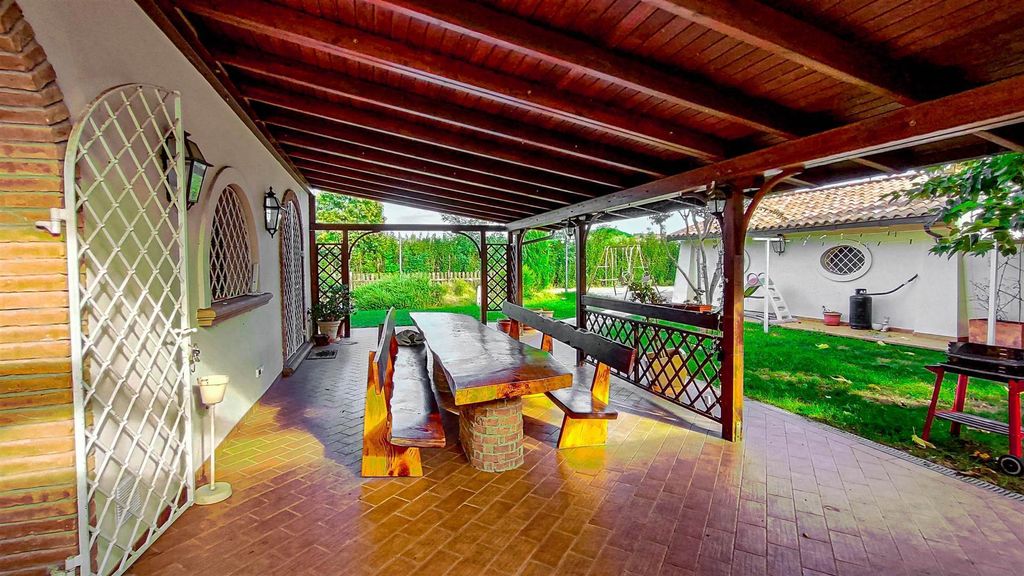 Property photo 2 of 30