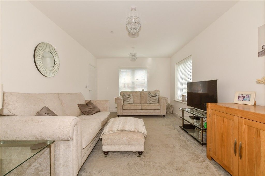 Property photo 1 of 15 Lounge