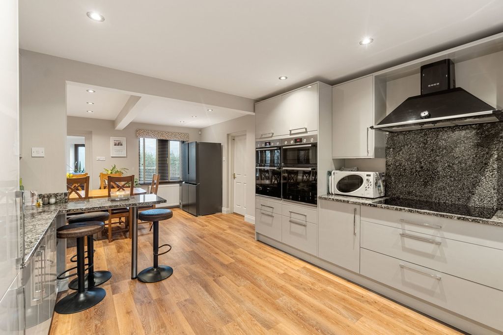 Property photo 3 of 26