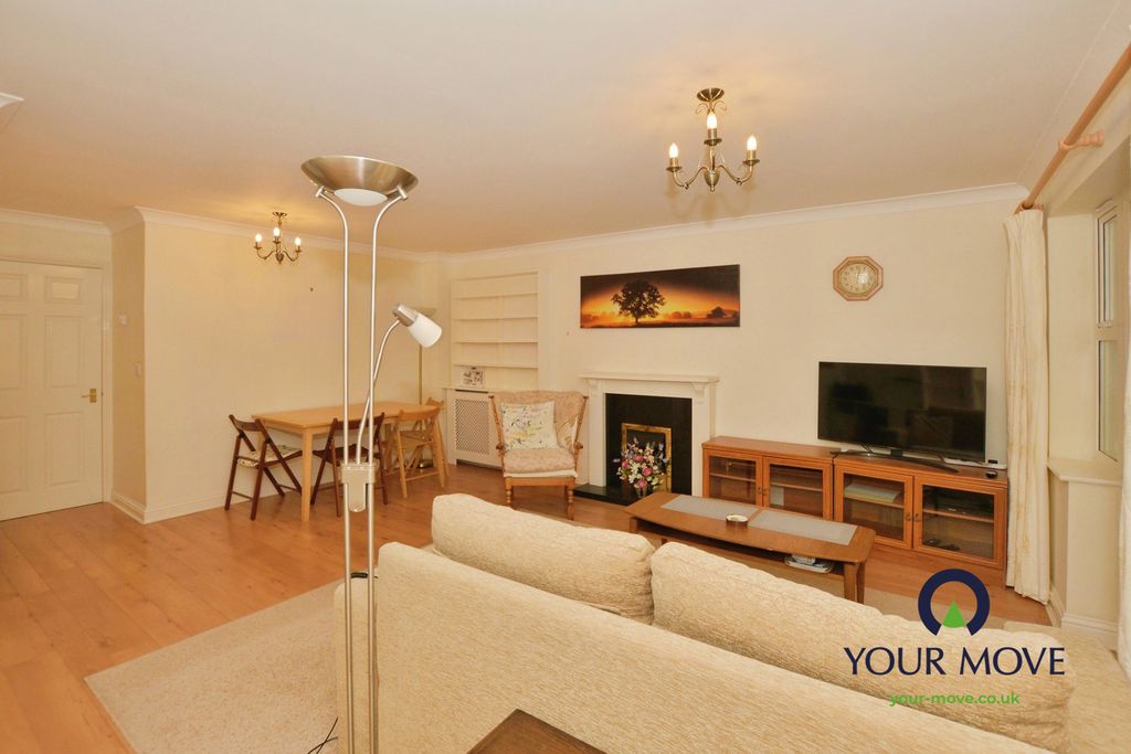 Property photo 3 of 19 Lounge/Dining Area