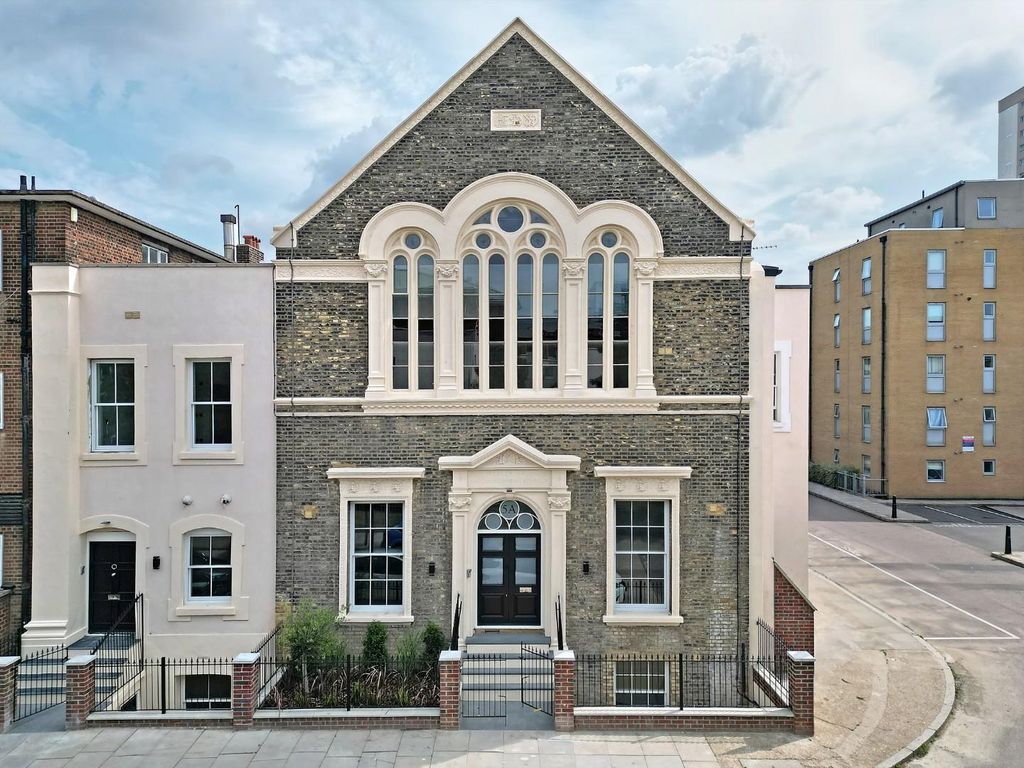 Property photo 1 of 17