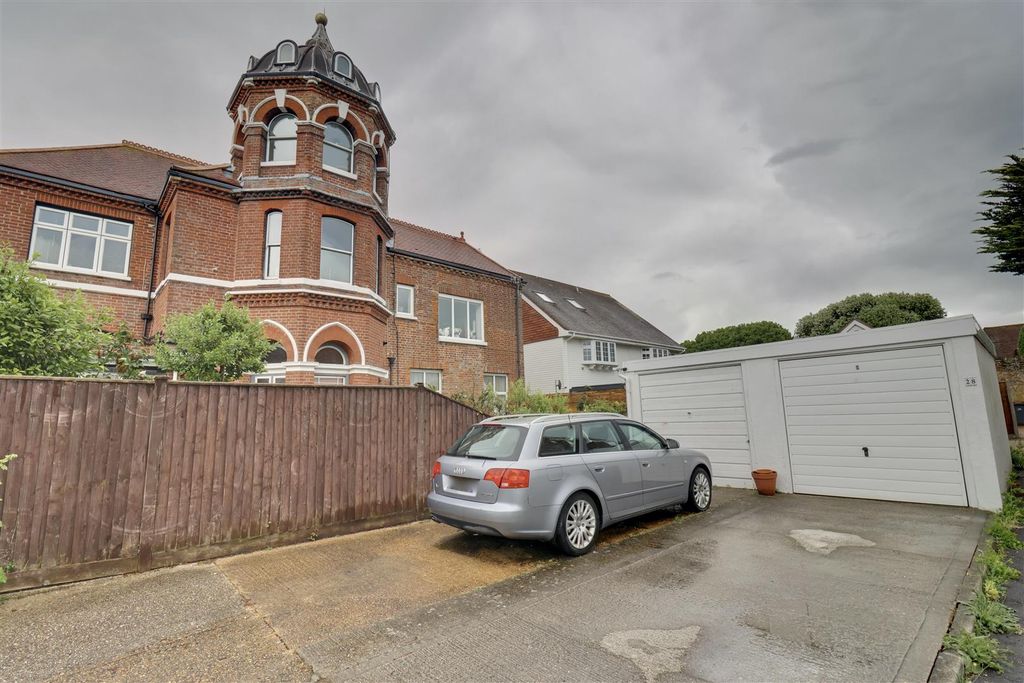 Additional image 28 of 3 bed maisonette for saleLangstone High Street, Havant PO9