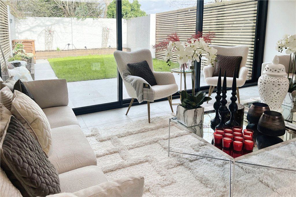 Property photo 3 of 10 Living Area