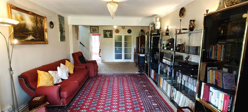 Property photo 2 of 75 Lounge