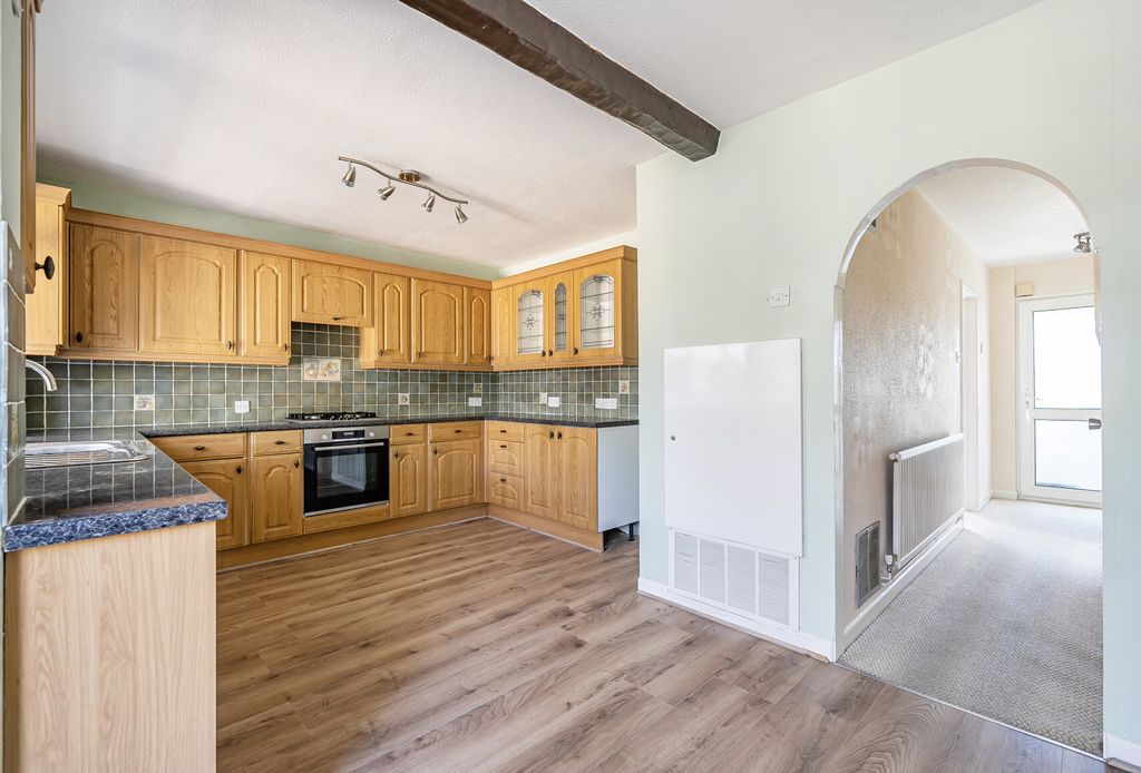 Property photo 2 of 21 1319446-9-686Fce4...