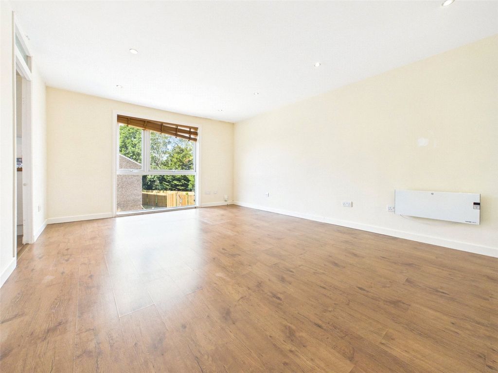 Property photo 2 of 9 Picture No. 22