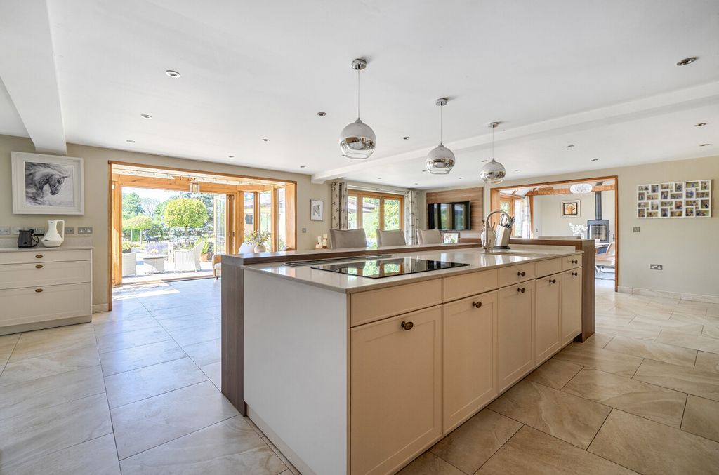 Property photo 3 of 17 1493945-24-6A5686...