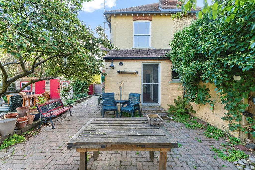 Property photo 2 of 31