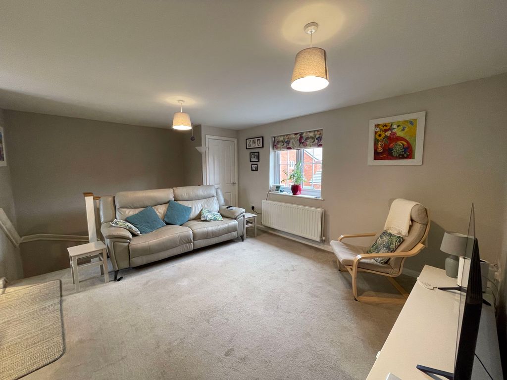 Property photo 3 of 9 Photo 4