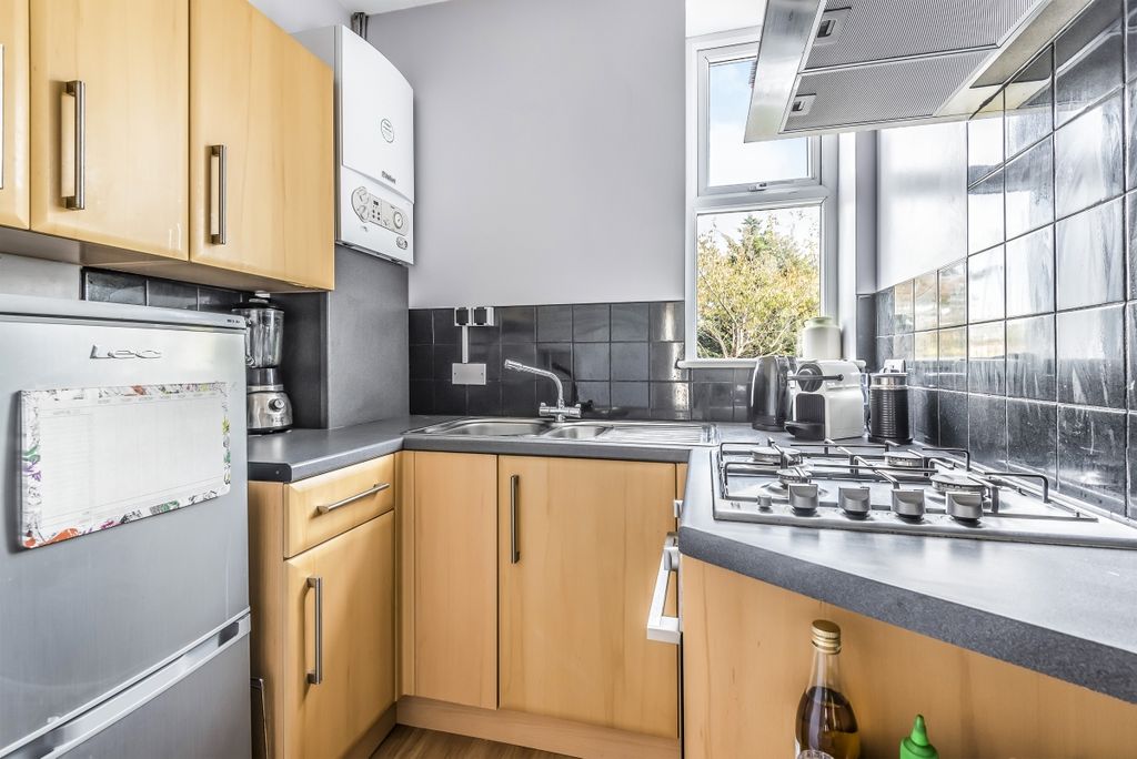Property photo 2 of 6 Kitchen