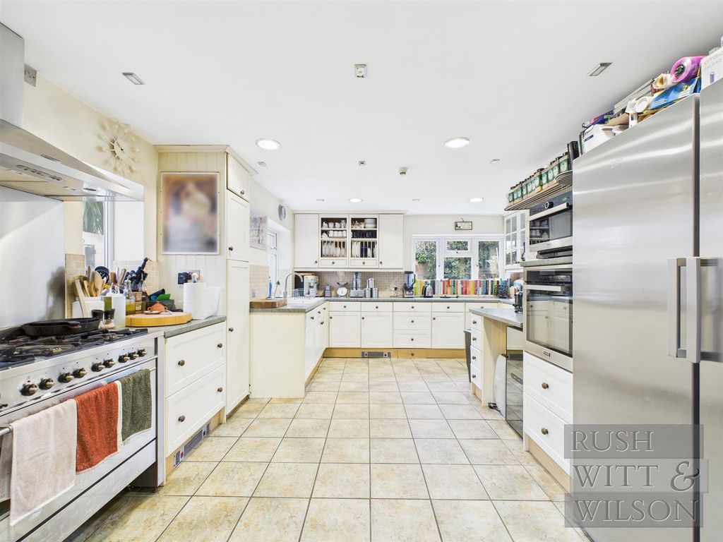 Property photo 2 of 32