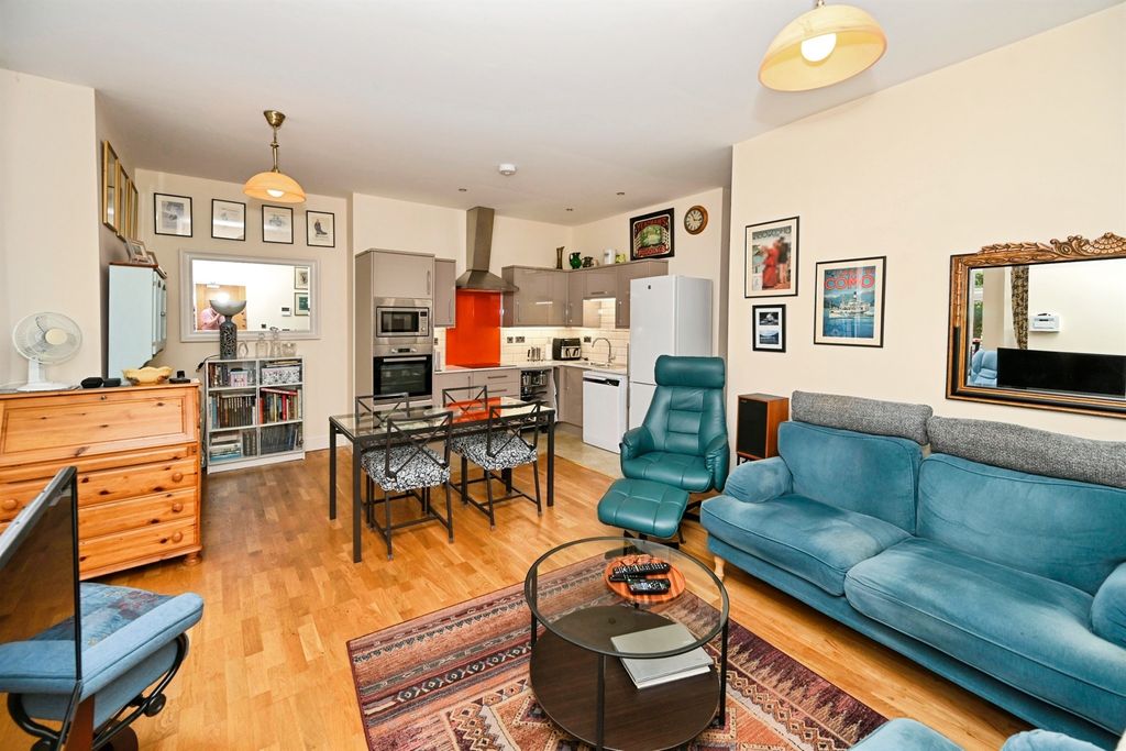 Property photo 3 of 17