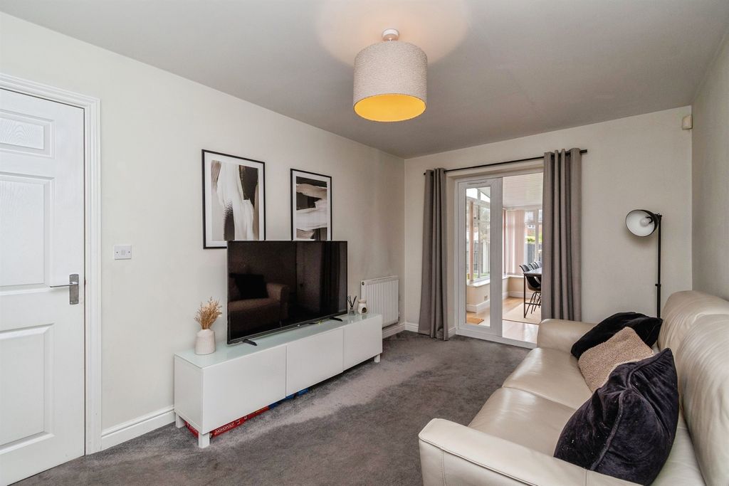 Property photo 2 of 31