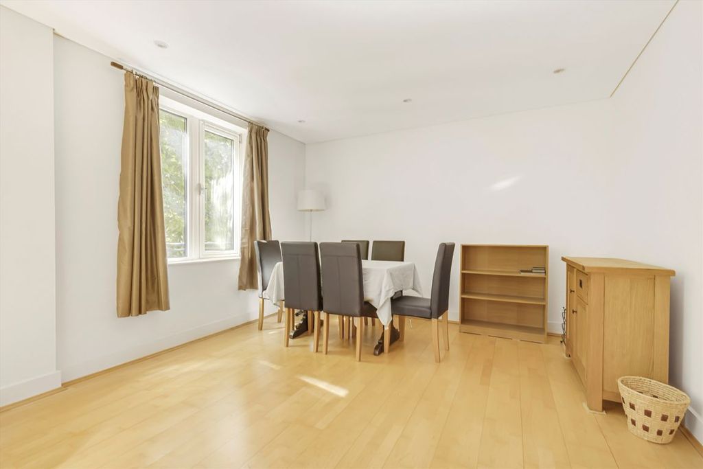 Property photo 3 of 8