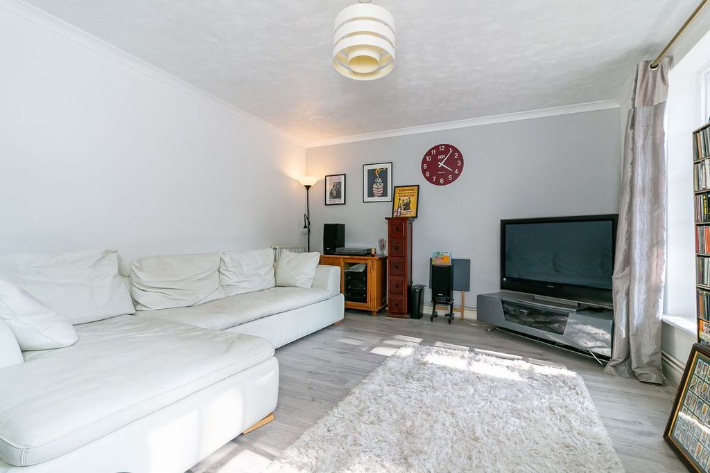 Property photo 2 of 11