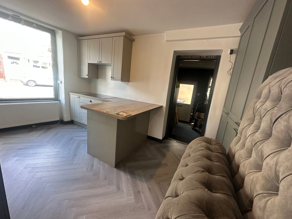 Property photo 3 of 12 Copyright Ninalubman