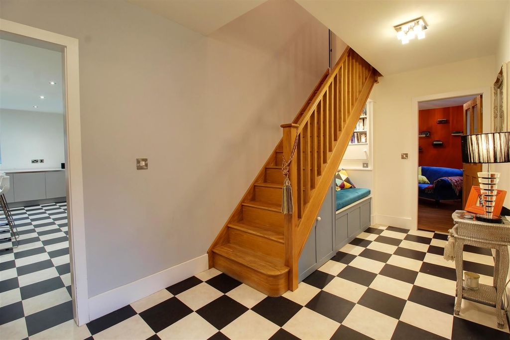 Additional image 17 of 5 bed detached house for salePeplins Way, Brookmans Park AL9