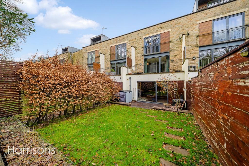 Property photo 2 of 43 5016314