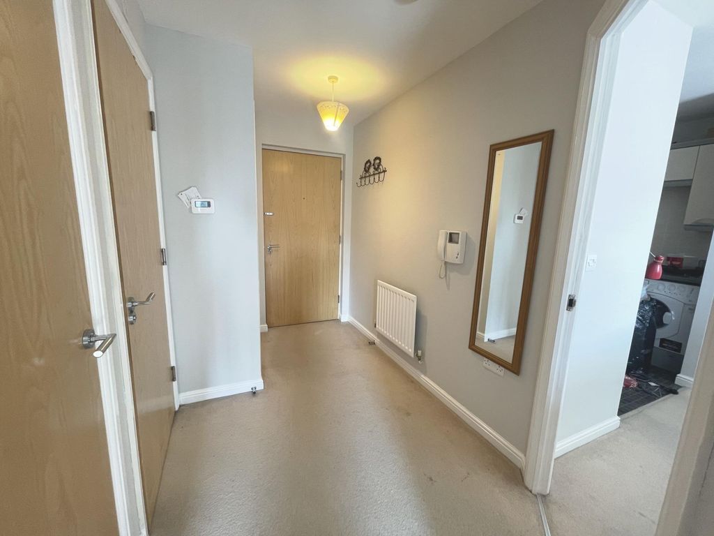 Property photo 3 of 8 Hallway