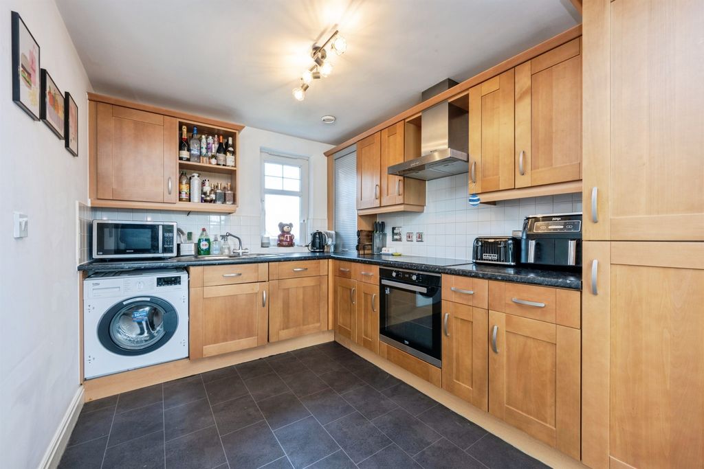 Property photo 2 of 13