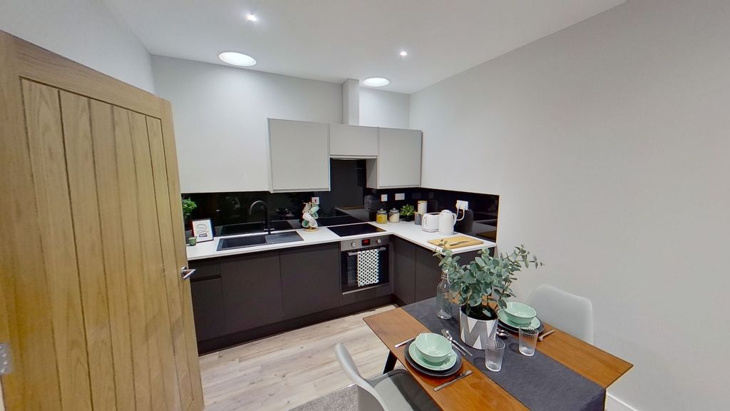 Property photo 2 of 6 Dining &amp; Kitchen