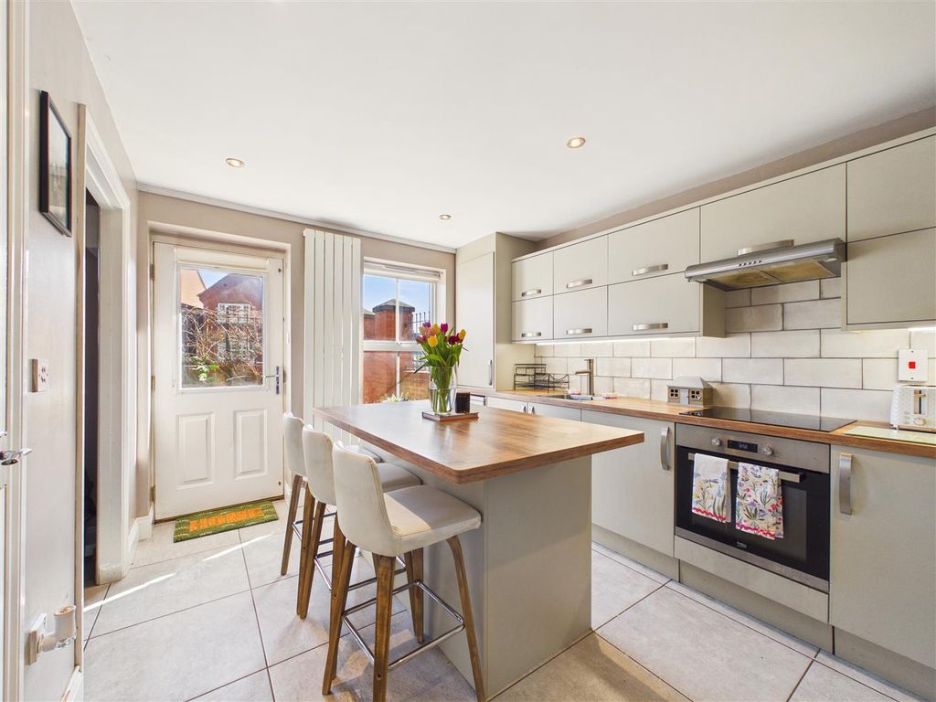 Property photo 2 of 17 Cam03303G0-Pr0335-Still016.Jpg