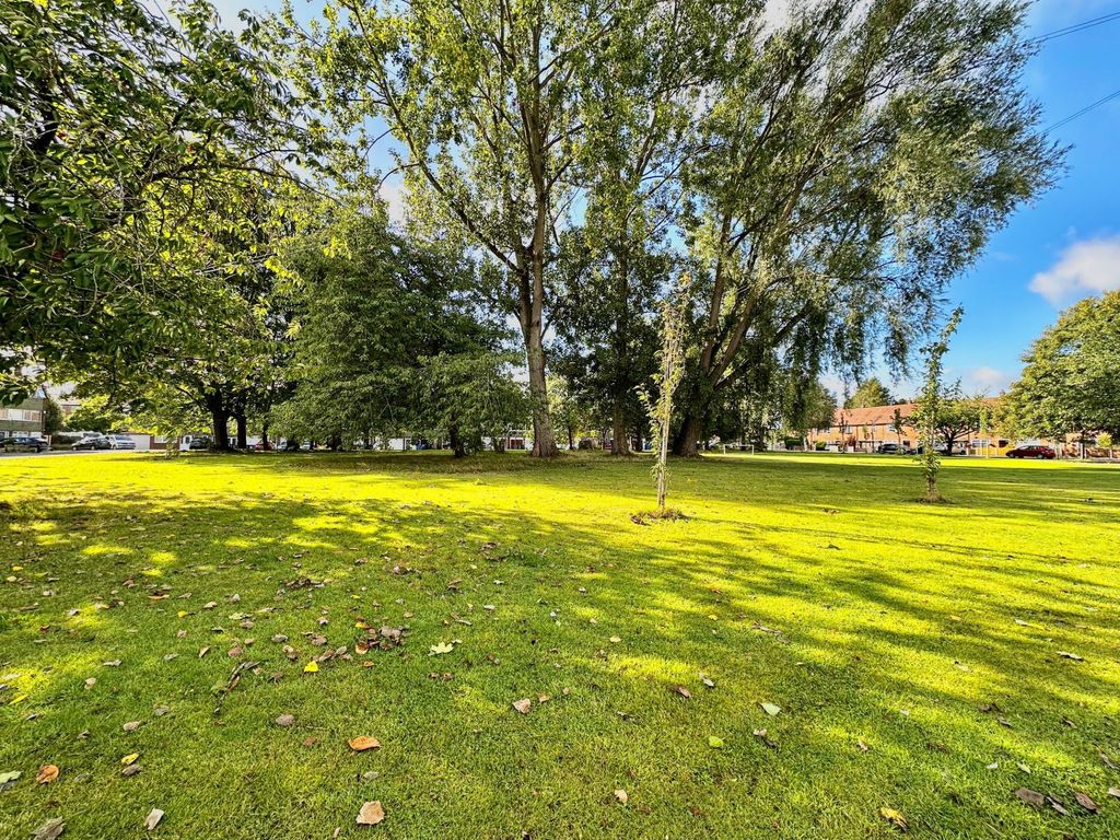 Property photo 2 of 37