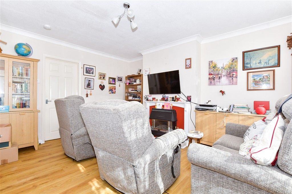 Property photo 3 of 9 Lounge