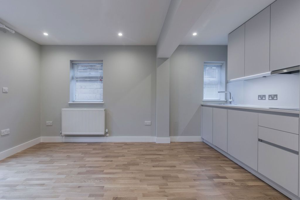 Property photo 3 of 11 Living_Room