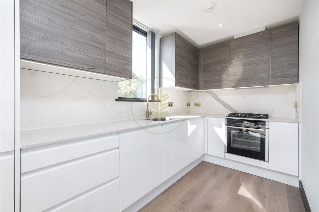 Property photo 3 of 11 Picture No. 27