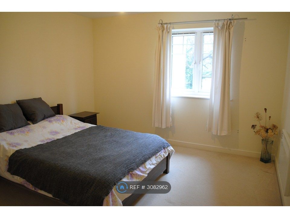 Property photo 2 of 9 Bedroom