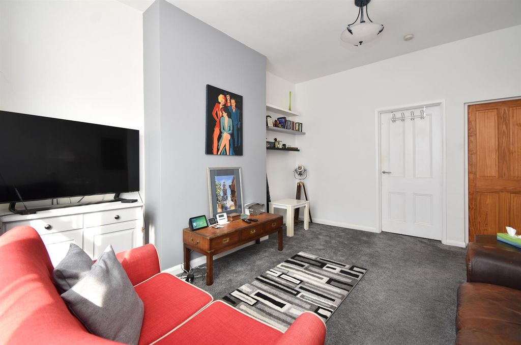 Property photo 2 of 10 Living Room