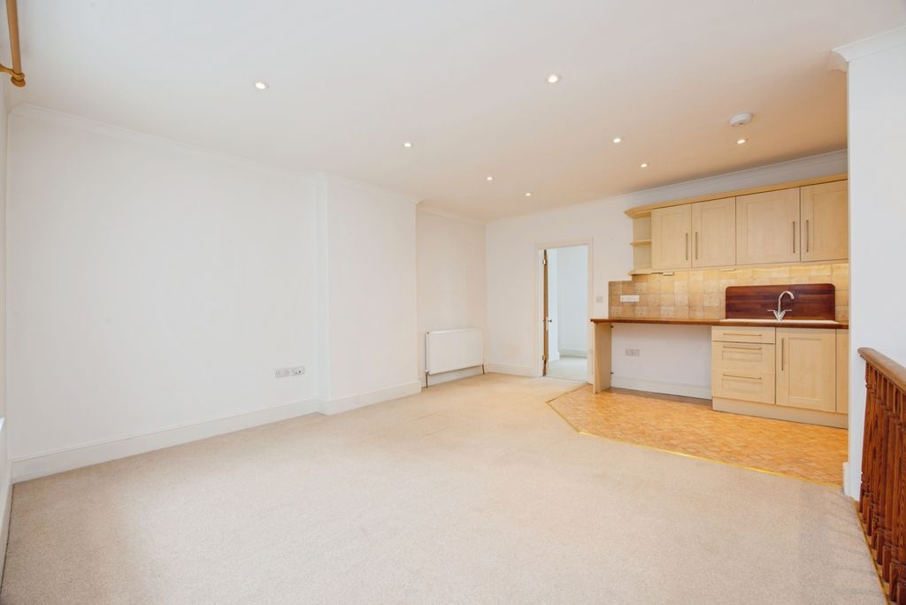 Property photo 2 of 11 Photo